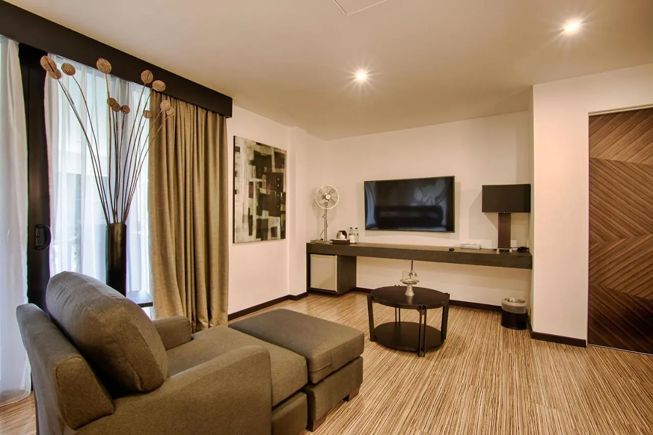 Lot 33 Boutique Hotel Pantai Cenang
